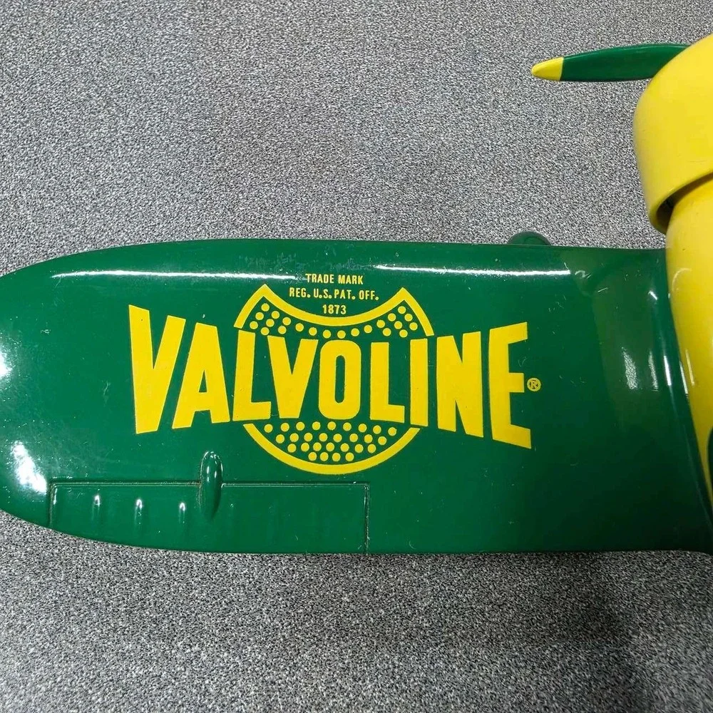 Valvoline V-100 Airplane Green Excellent Die-Cast Collectible